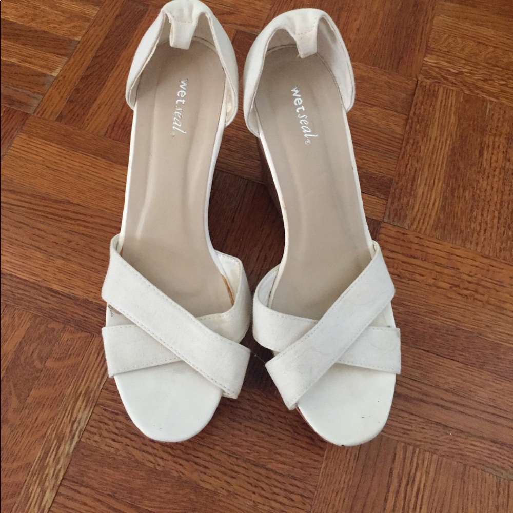 Wedge heels wet seal